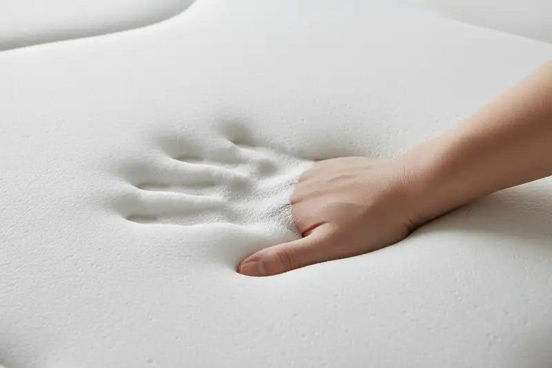 Rund 85 Prozent aller Deutschen leiden mindestens einmal im Leben an Rückenschmerzen, wobei eine ungeeignete Matratze ein häufiger Mitverursacher ist
